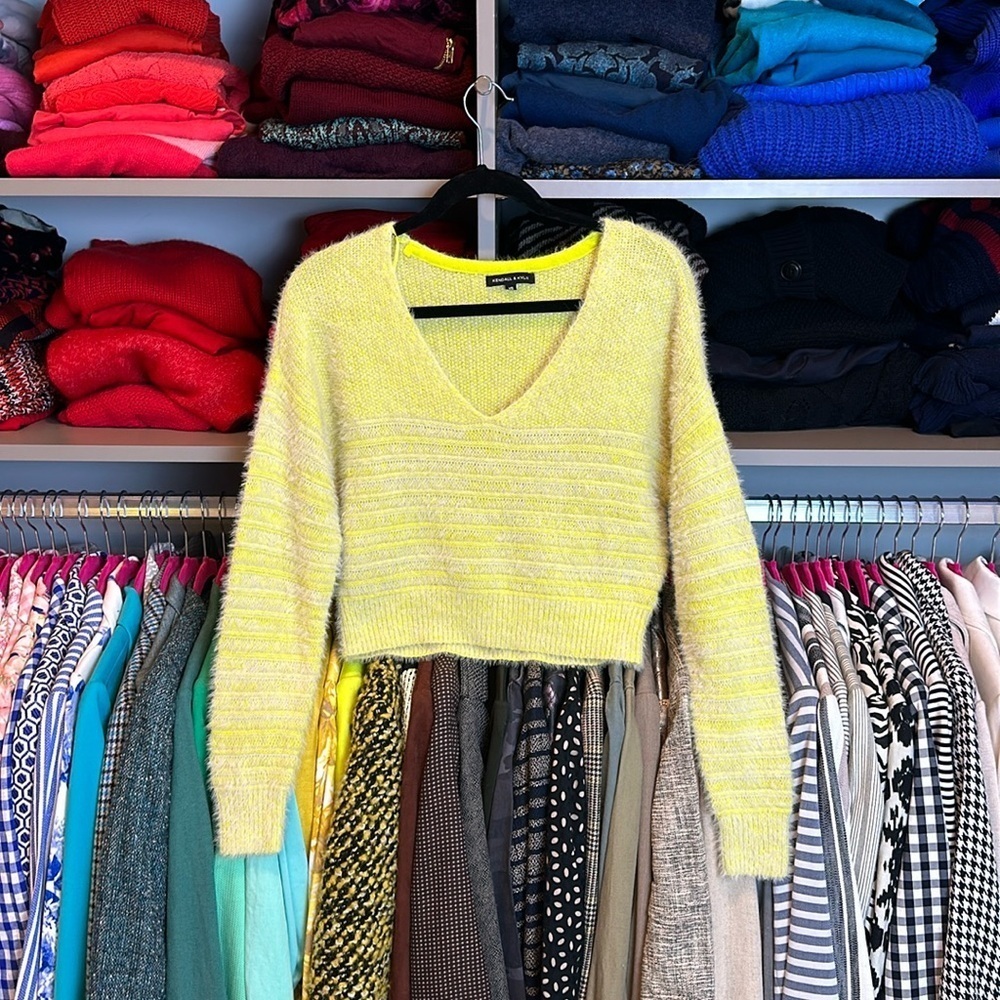 Kendell & Kylie yellow/white striped long sleeve v neck eyelash sweater size XS